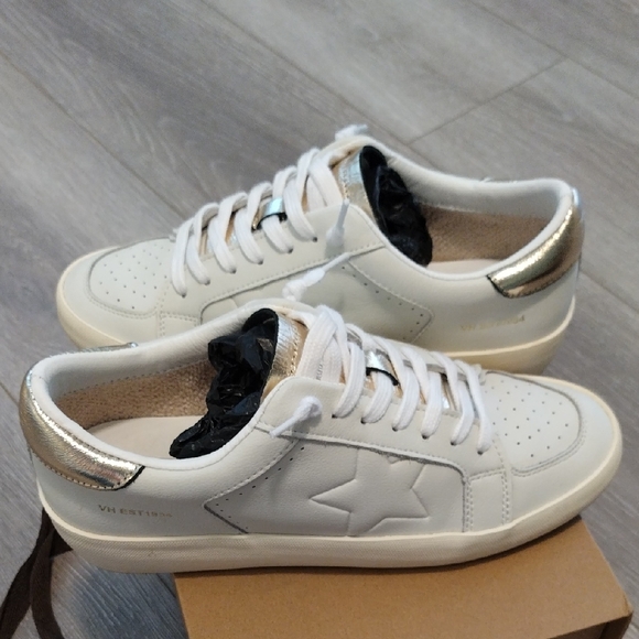 Vintage Havana Cream and Gold Women's Shoes - Picture 14 of 16